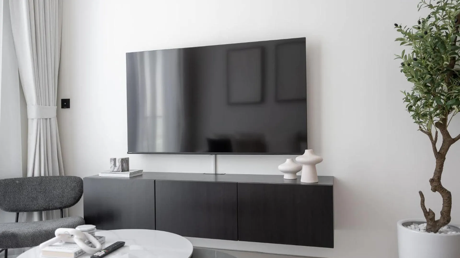 Gorgeous 1 Bedroom In Binghatti House And Sleeps 4 Dubai Apartment
