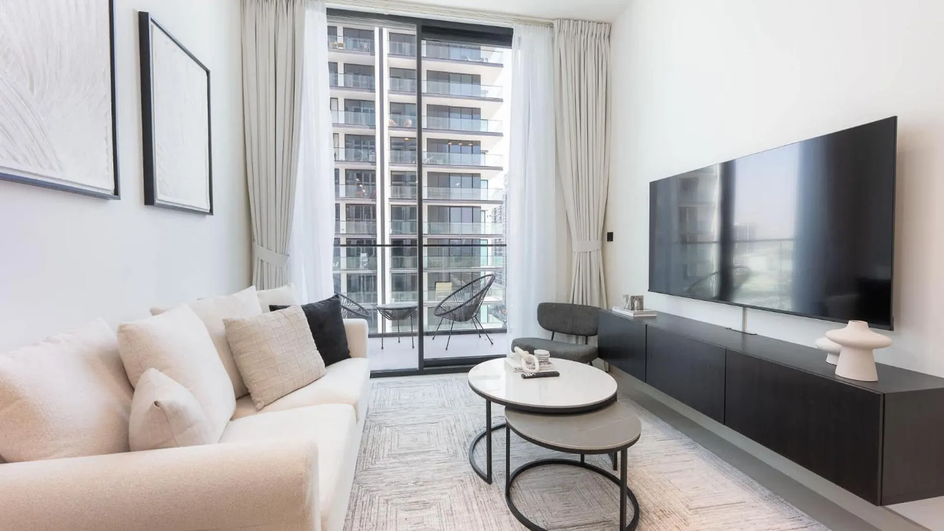 Gorgeous 1 Bedroom In Binghatti House And Sleeps 4 Dubai Apartment